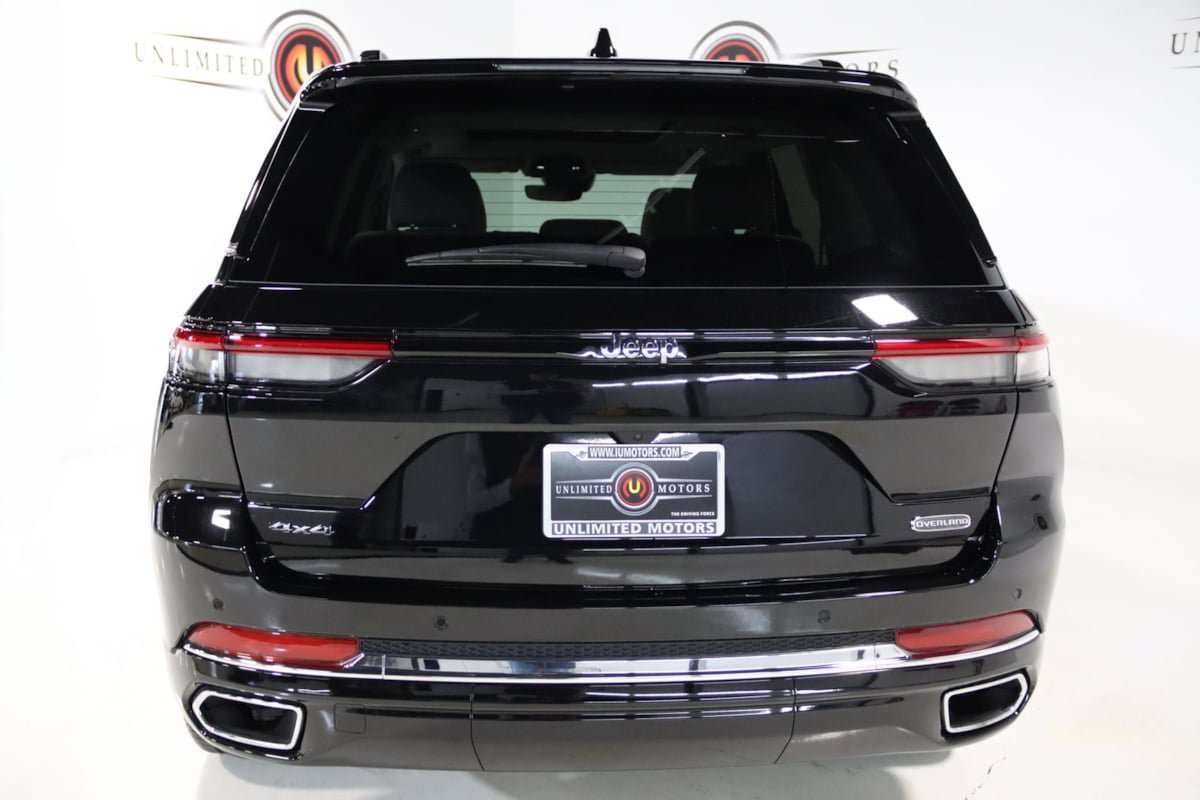 Used 2023 Jeep Grand Cherokee Overland AWD/4WD image 32