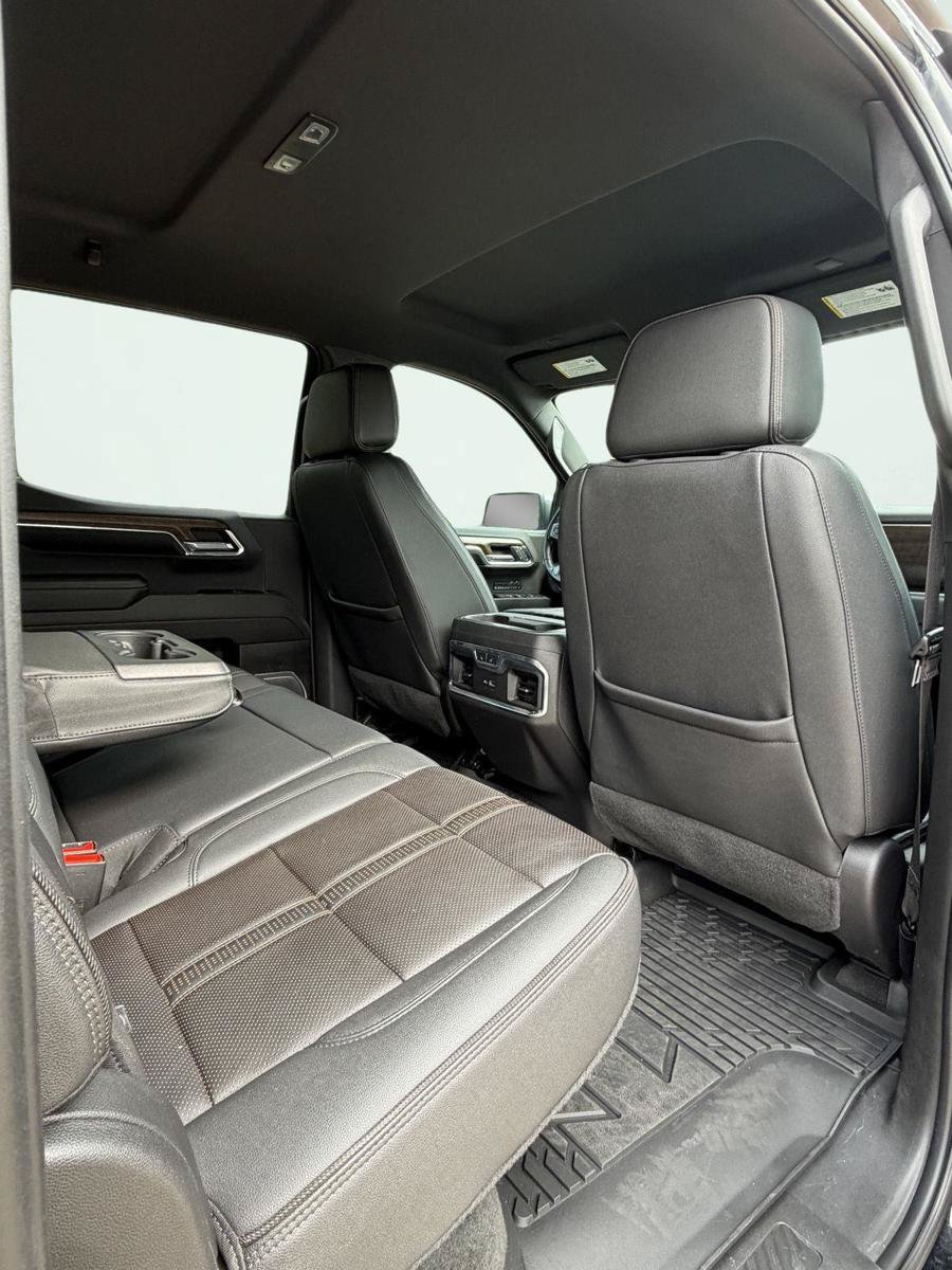 Used 2023 Chevrolet Silverado 1500 High Country w/ Technology Package AWD/4WD image 24