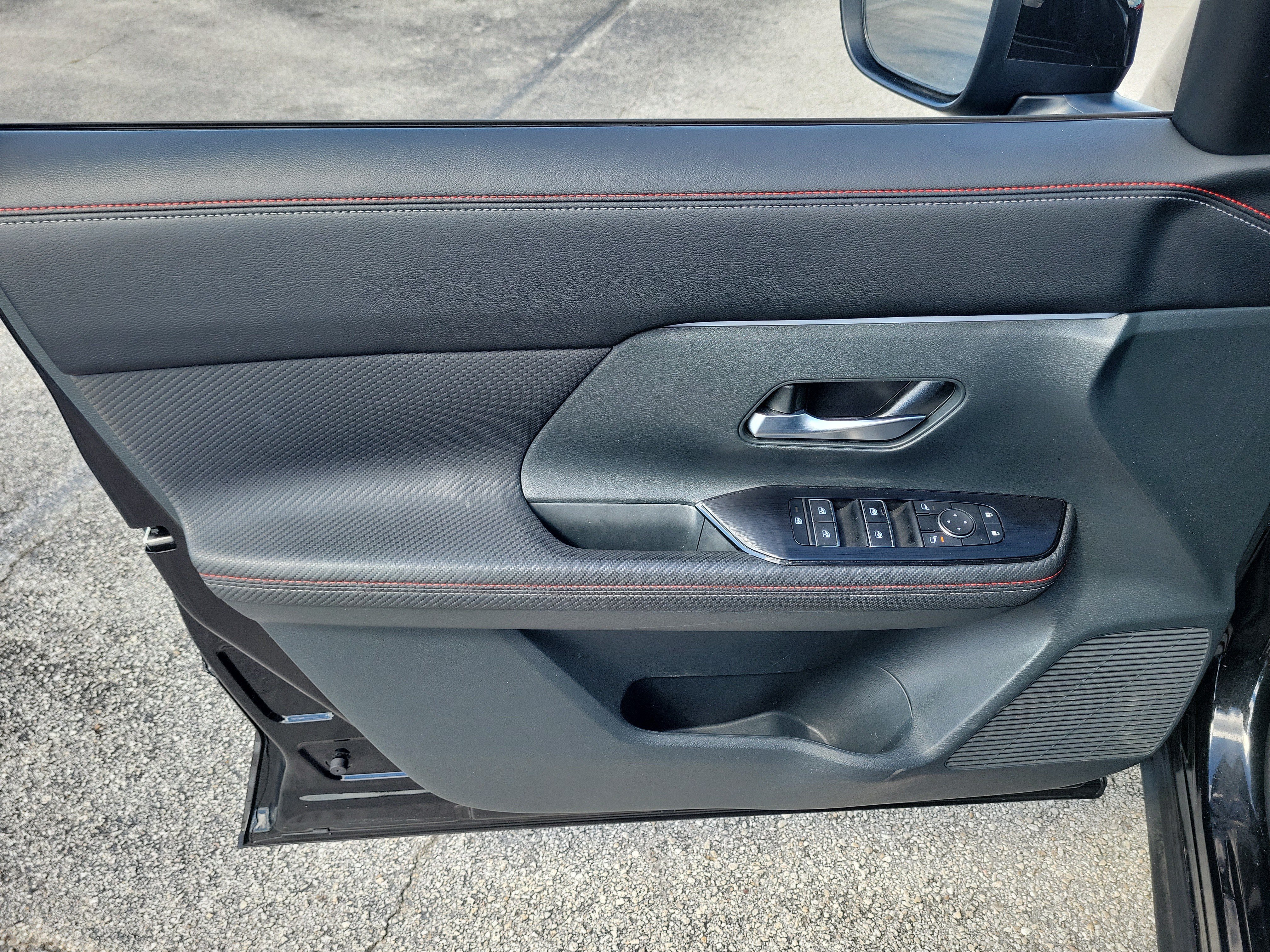 Certified 2025 Nissan Kicks SR AWD/4WD image 9