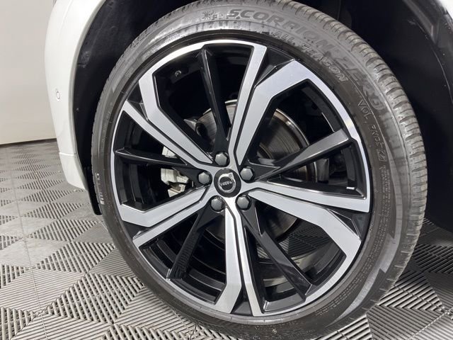 Used 2023 Volvo XC60 B5 Ultimate w/ Climate Package image 12