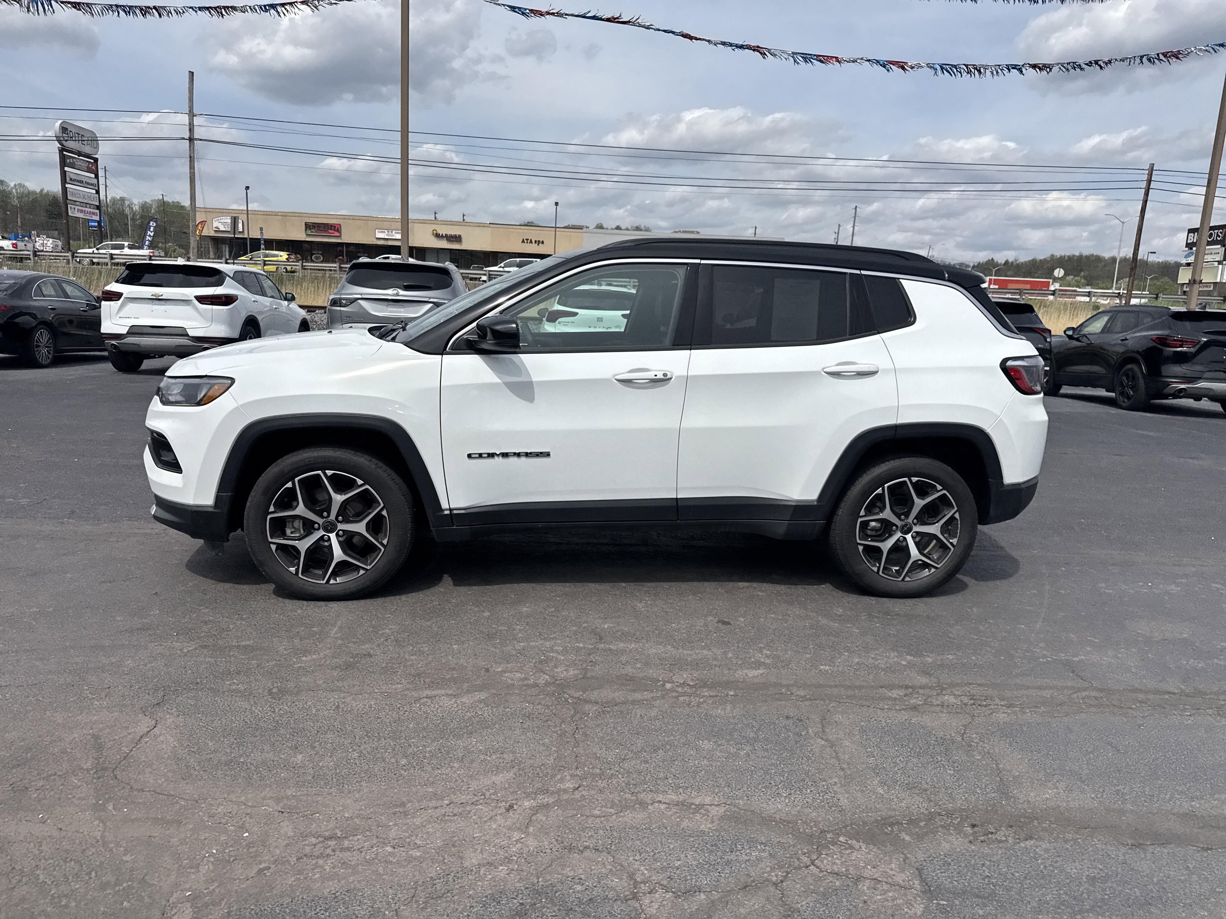 Used 2025 Jeep Compass Limited image 7