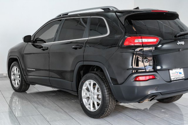 Used 2018 Jeep Cherokee Latitude FWD image 59