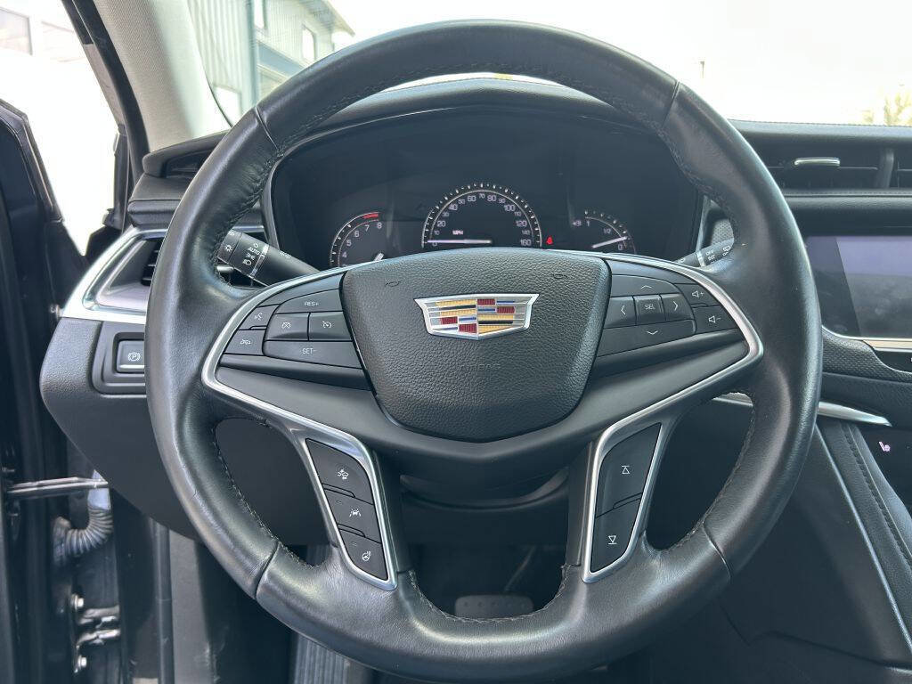 Used 2017 Cadillac XT5 Luxury w/ Driver Awareness Package AWD/4WD image 14