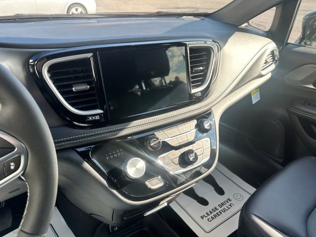 New 2026 Chrysler Pacifica Select image 30