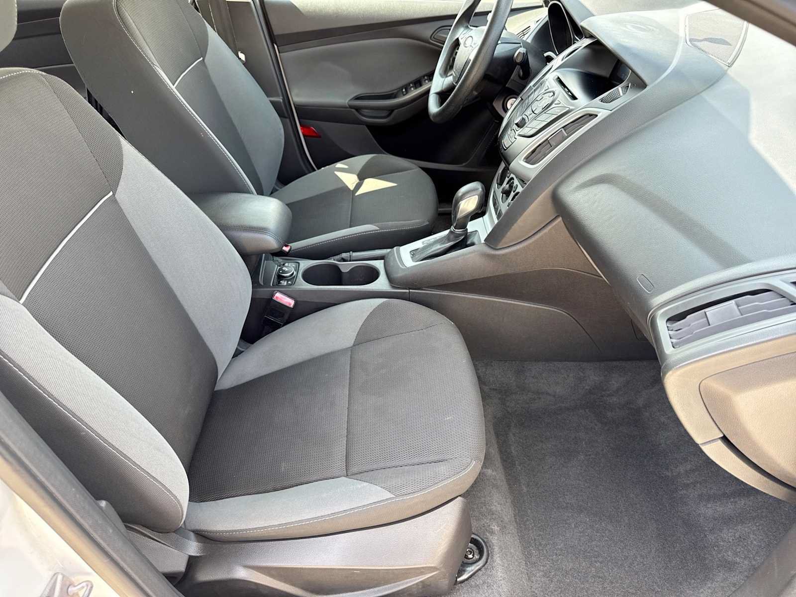 Used 2012 Ford Focus SE FWD image 19