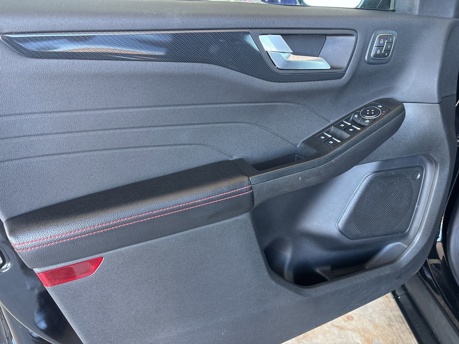 Used 2023 Ford Escape ST-Line Elite image 9