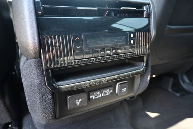 Used 2024 Jeep Wagoneer Series II AWD/4WD image 27