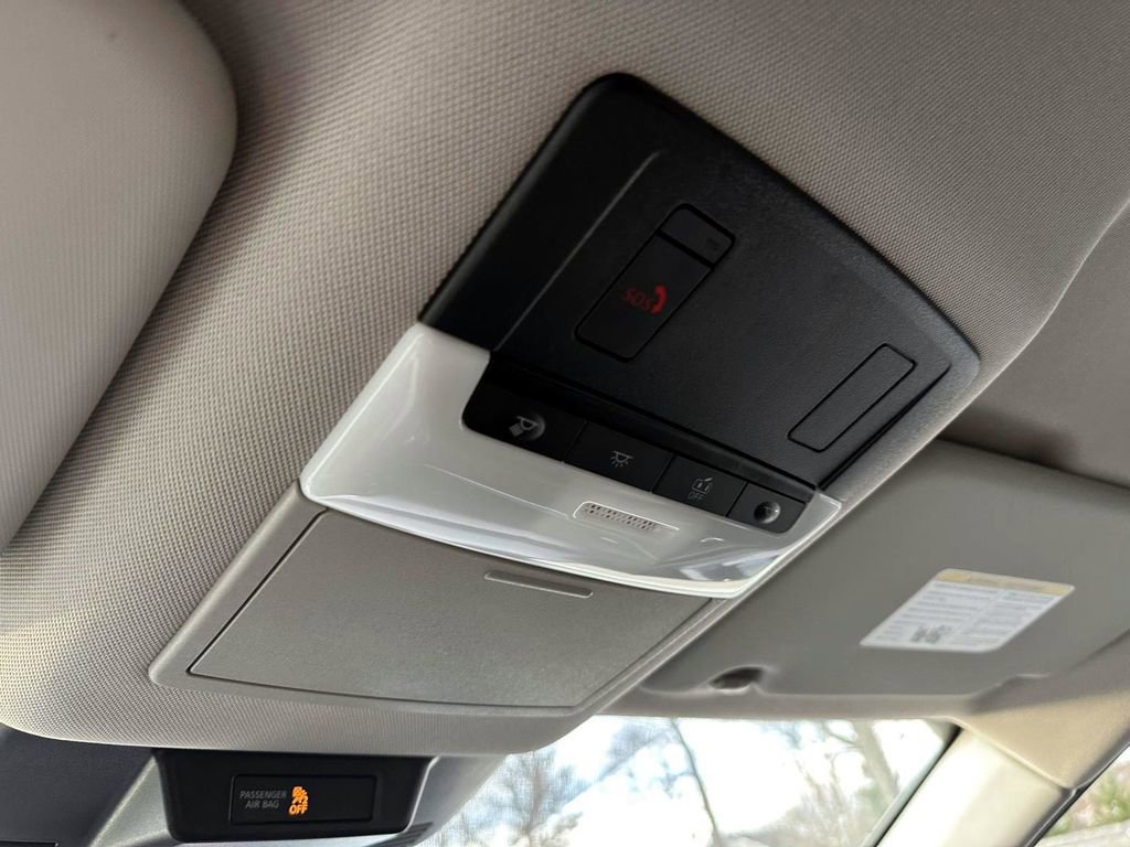 Certified 2025 Nissan Rogue SV image 33