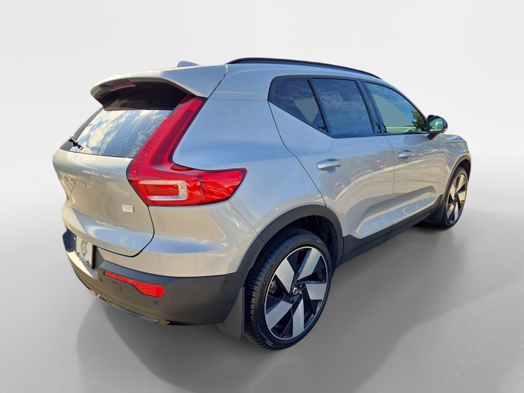 Certified 2023 Volvo XC40 Recharge Ultimate image 3
