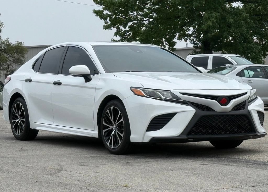 Used 2019 Toyota Camry SE w/ Convenience Package FWD image 8