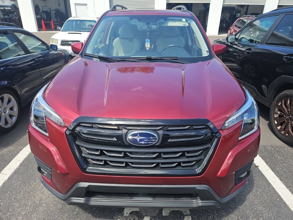Used 2022 Subaru Forester Premium AWD/4WD image 5