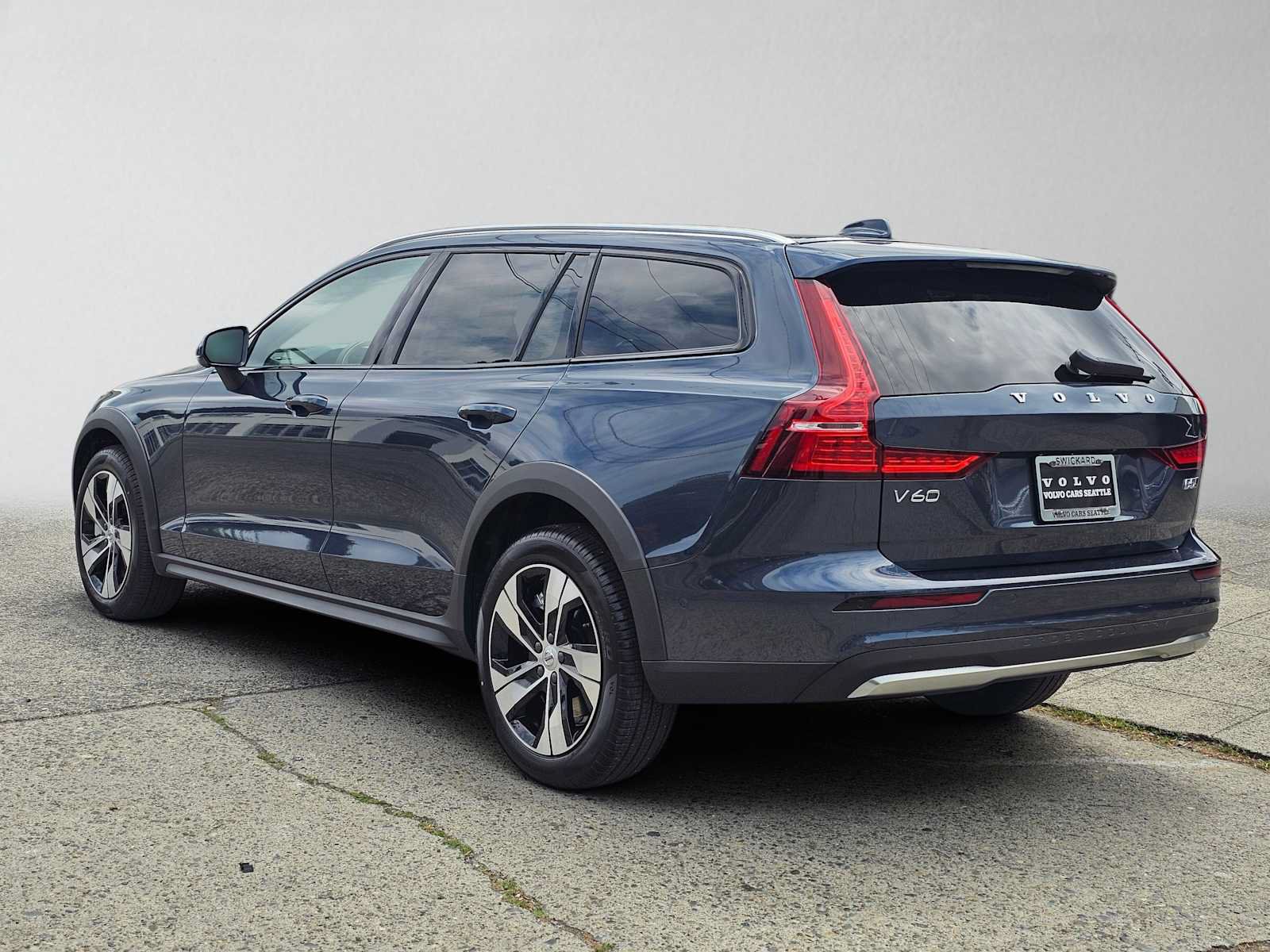 New 2026 Volvo V60 B5 Cross Country Plus w/ Climate Package AWD/4WD image 5