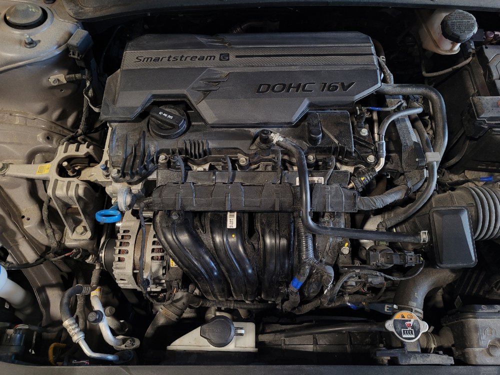 Used 2025 Hyundai Elantra Limited FWD image 30