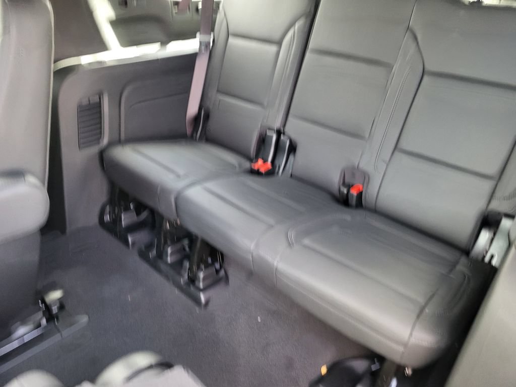 New 2026 Chevrolet Suburban Z71 w/ Comfort Package AWD/4WD image 12