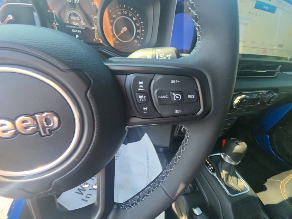 Used 2025 Jeep Gladiator Sport AWD/4WD image 18