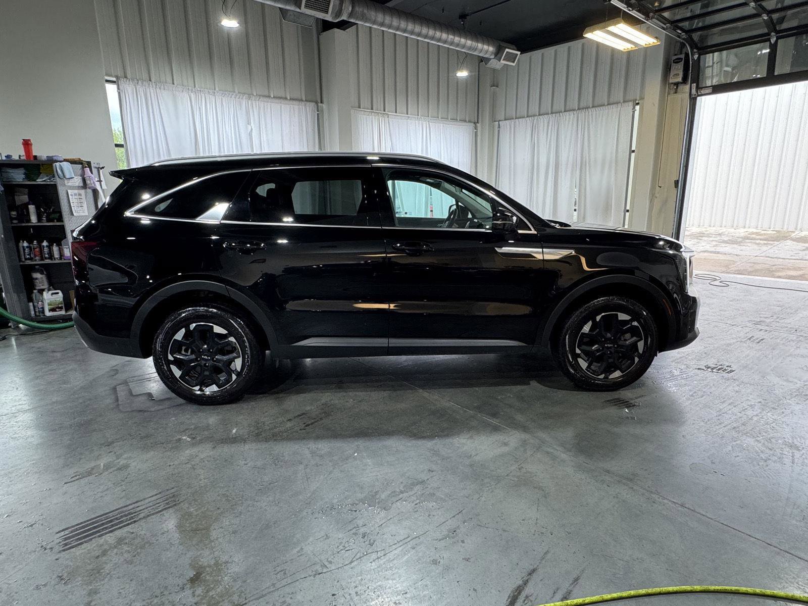 Used 2025 Kia Sorento S AWD/4WD image 6