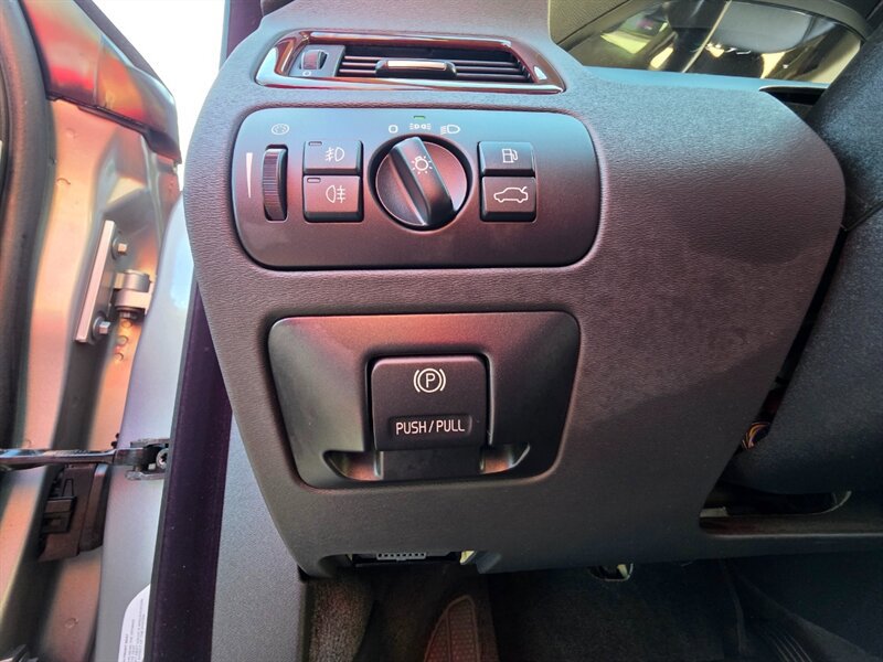 Used 2008 Volvo XC70 3.2 AWD/4WD image 35