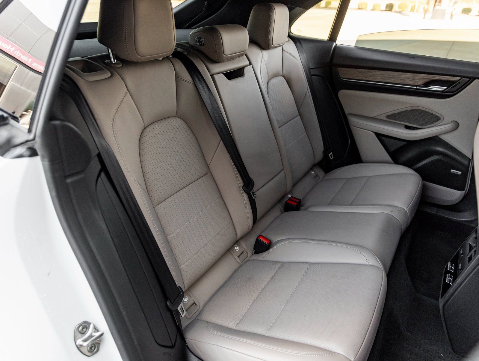 Certified 2025 Porsche Macan 4S Electric image 39