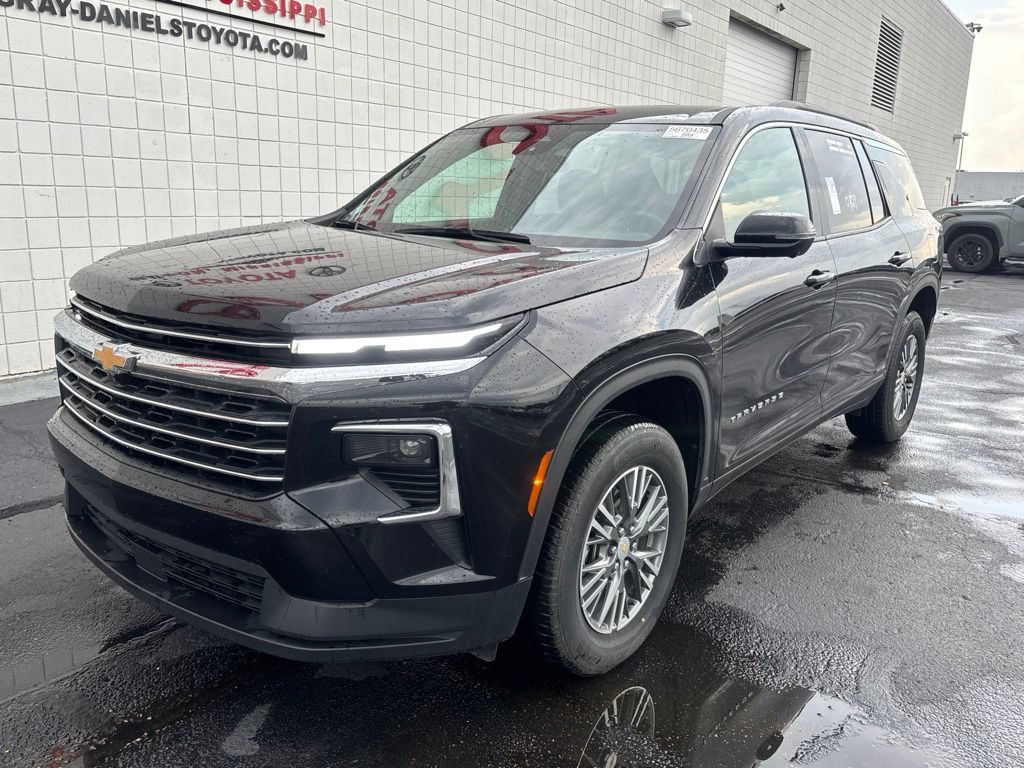 Used 2024 Chevrolet Traverse LT FWD image 1