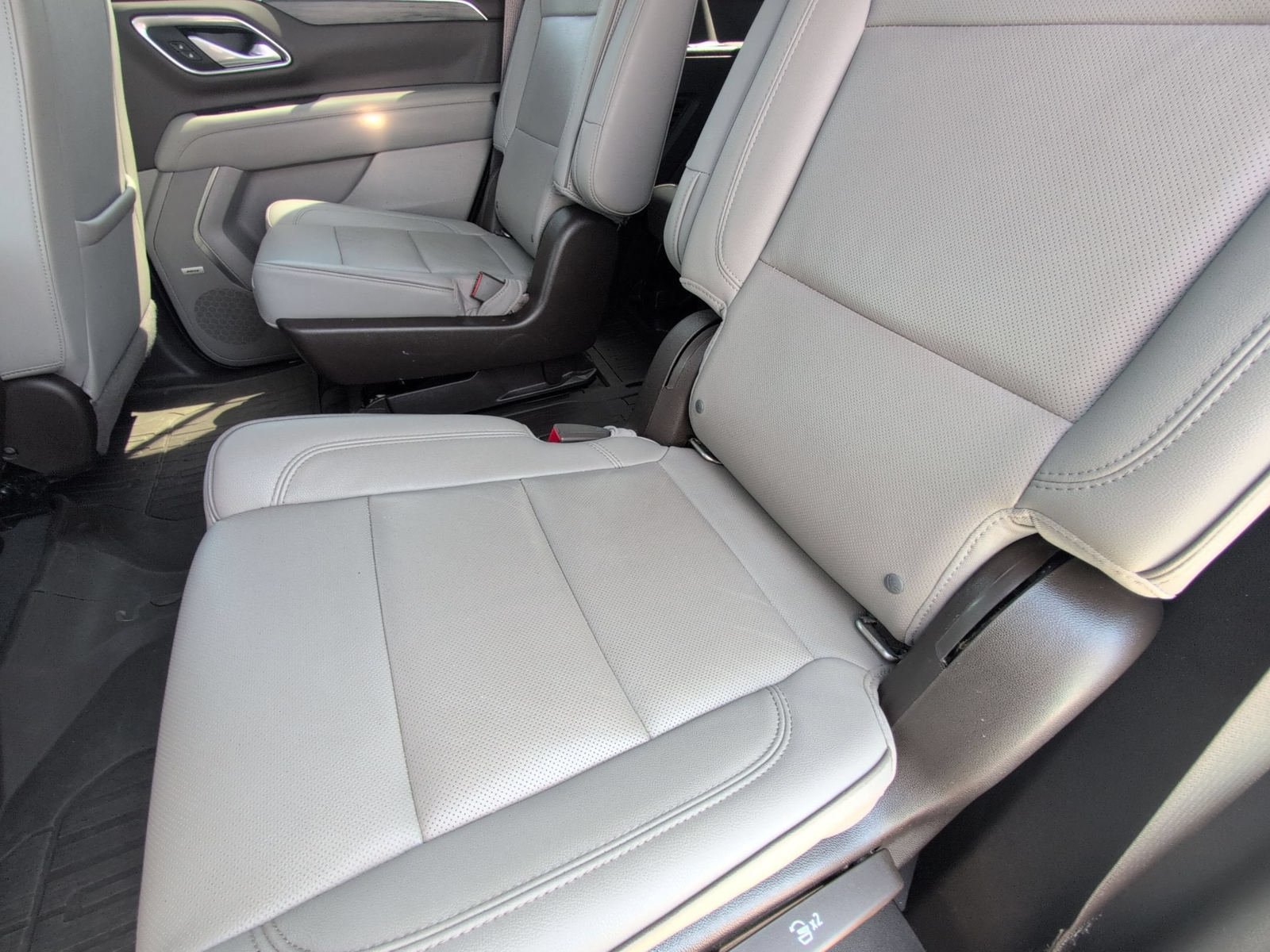 Used 2022 GMC Yukon SLT w/ SLT Premium Package RWD image 28