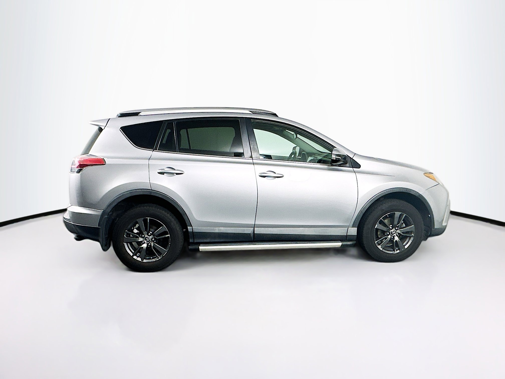 Used 2017 Toyota RAV4 XLE FWD image 10