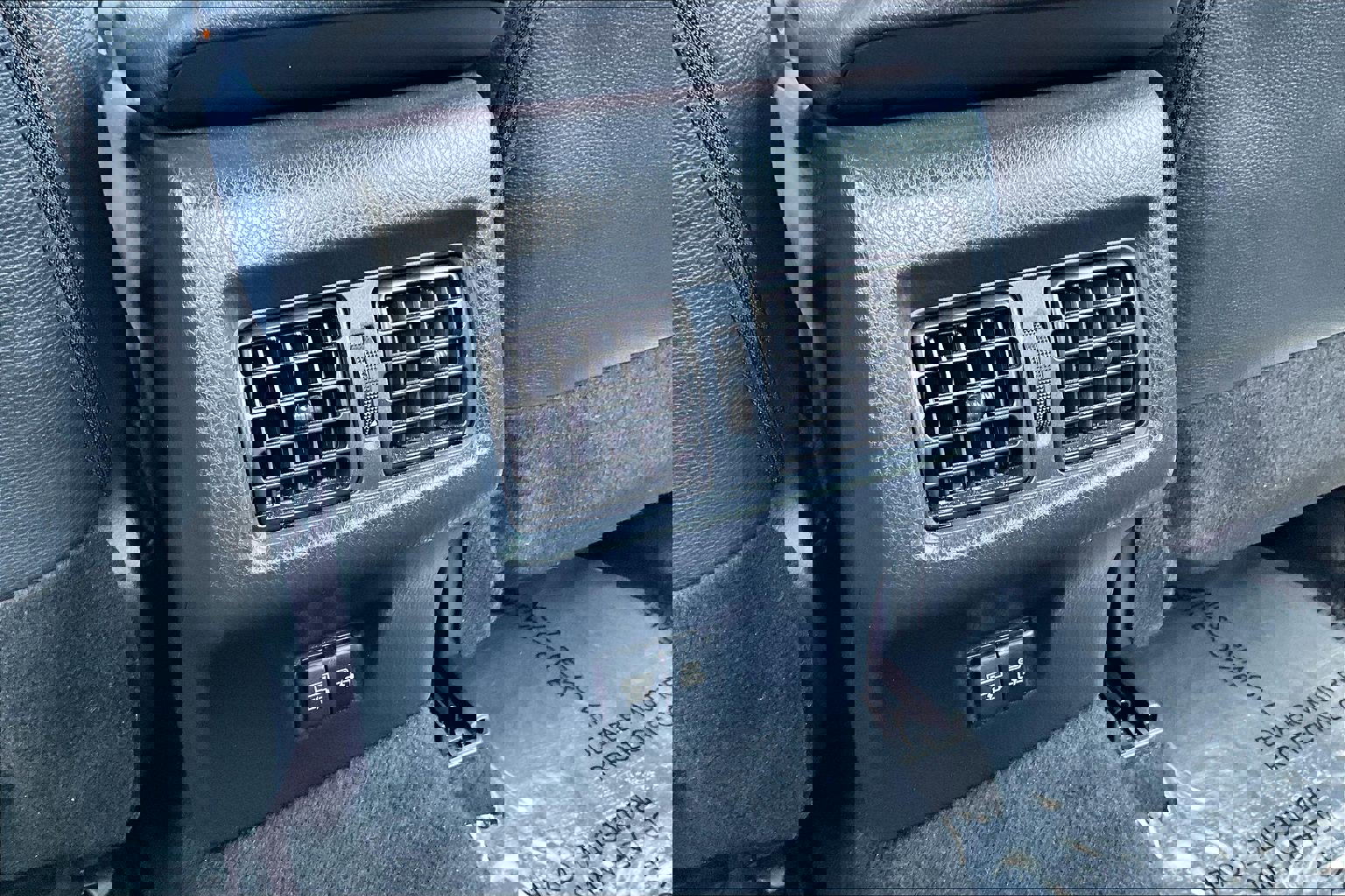 Used 2025 Toyota Camry SE image 32