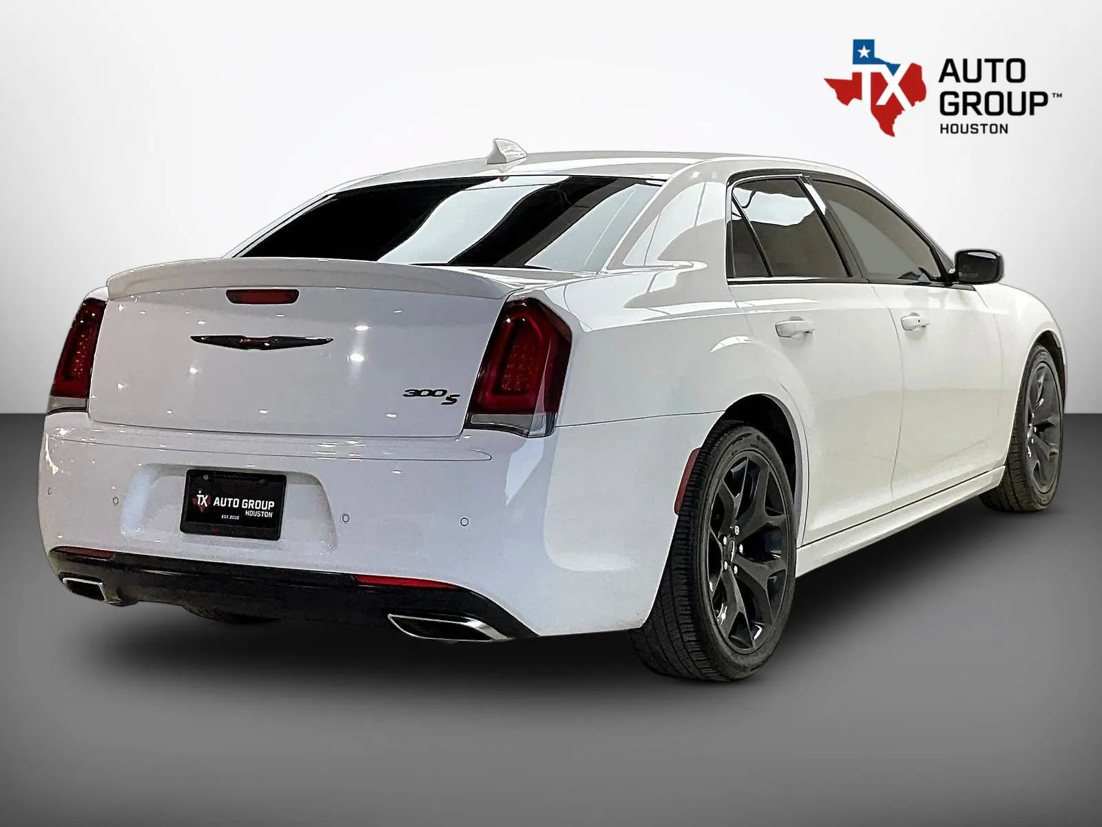 Used 2022 Chrysler 300 S RWD image 5