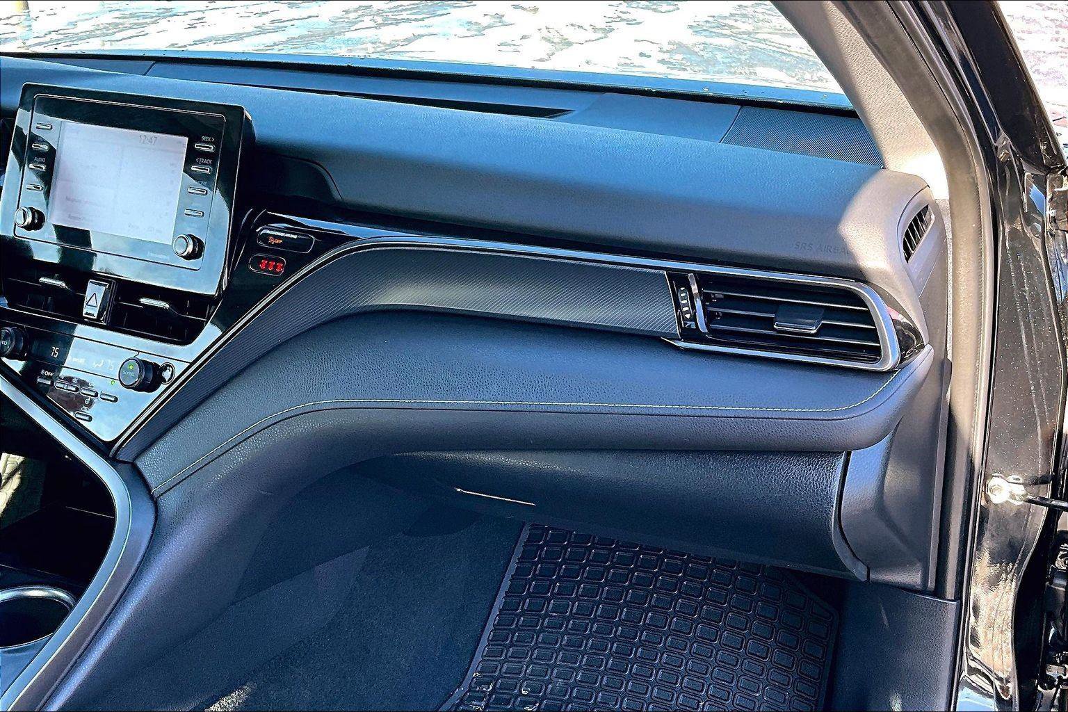 Used 2023 Toyota Camry SE image 17