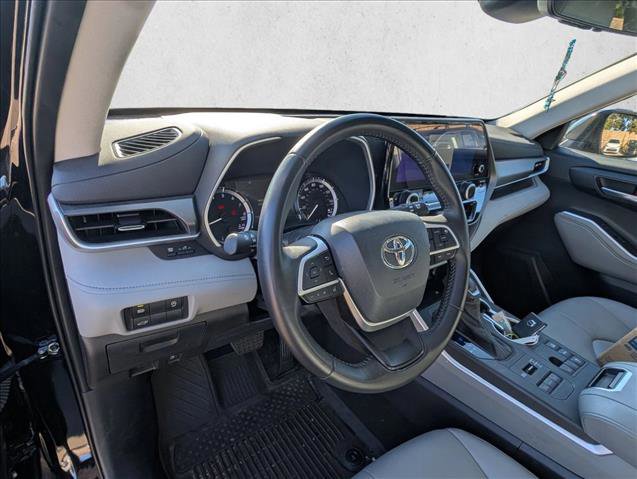 Certified 2024 Toyota Highlander XLE image 9