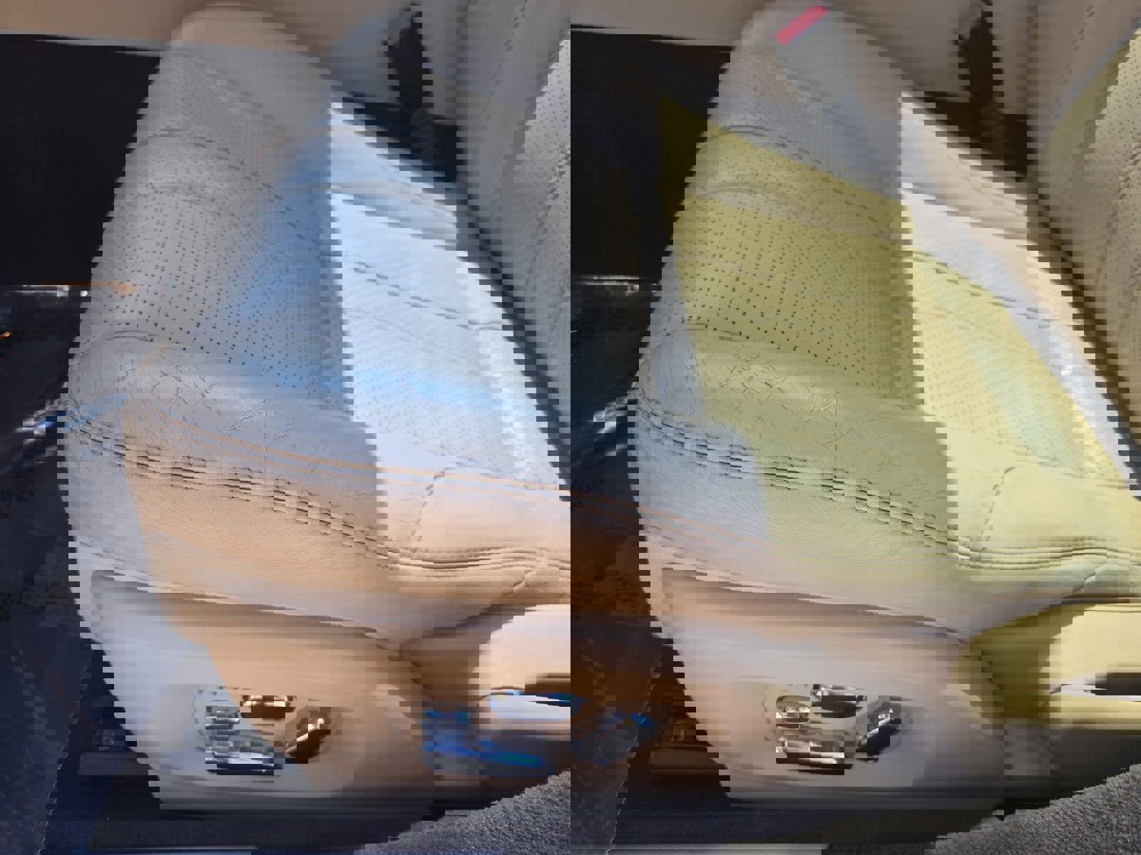 Used 2013 Jaguar XJ image 31