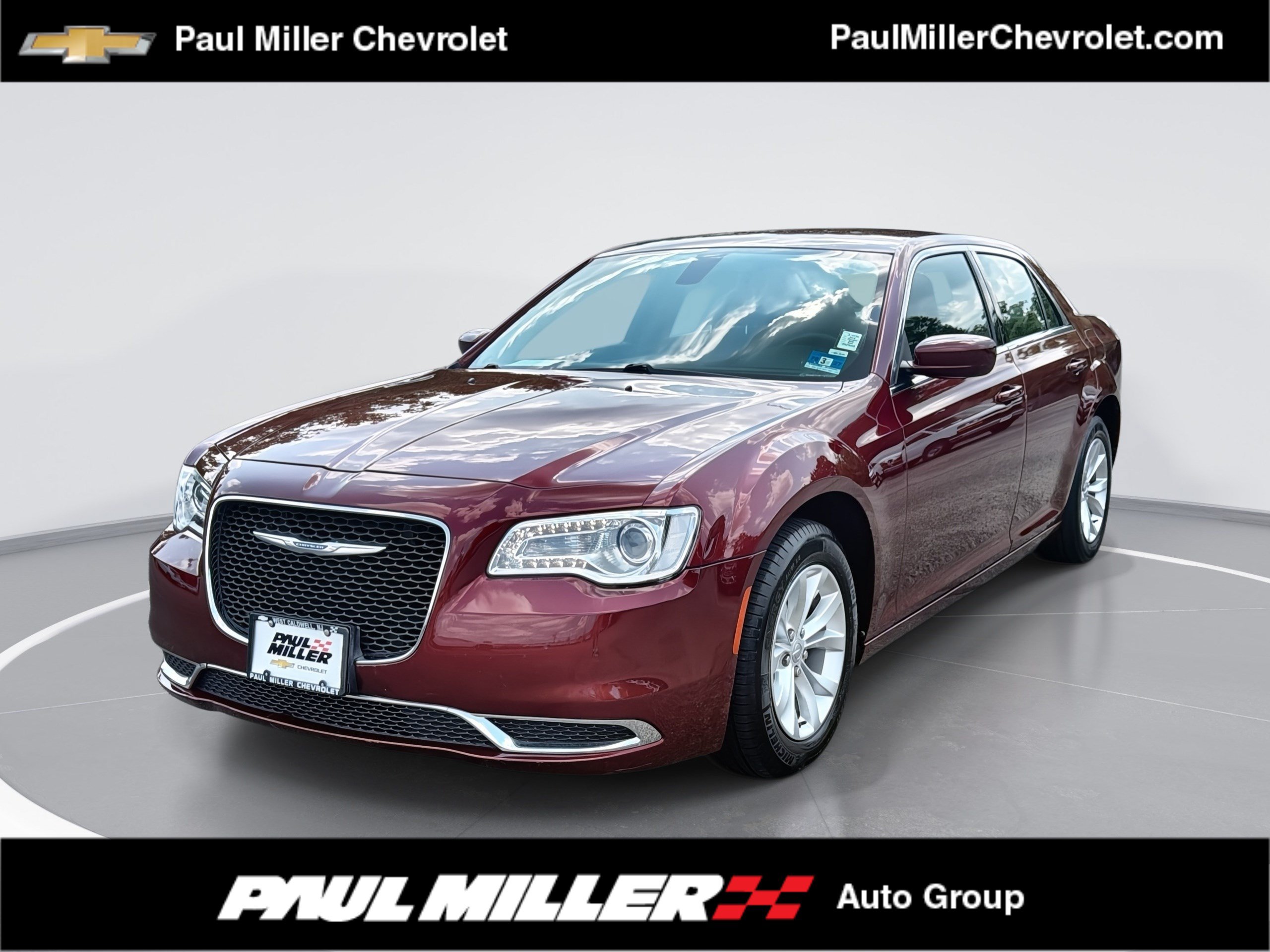 Used 2018 Chrysler 300 Touring RWD image 1