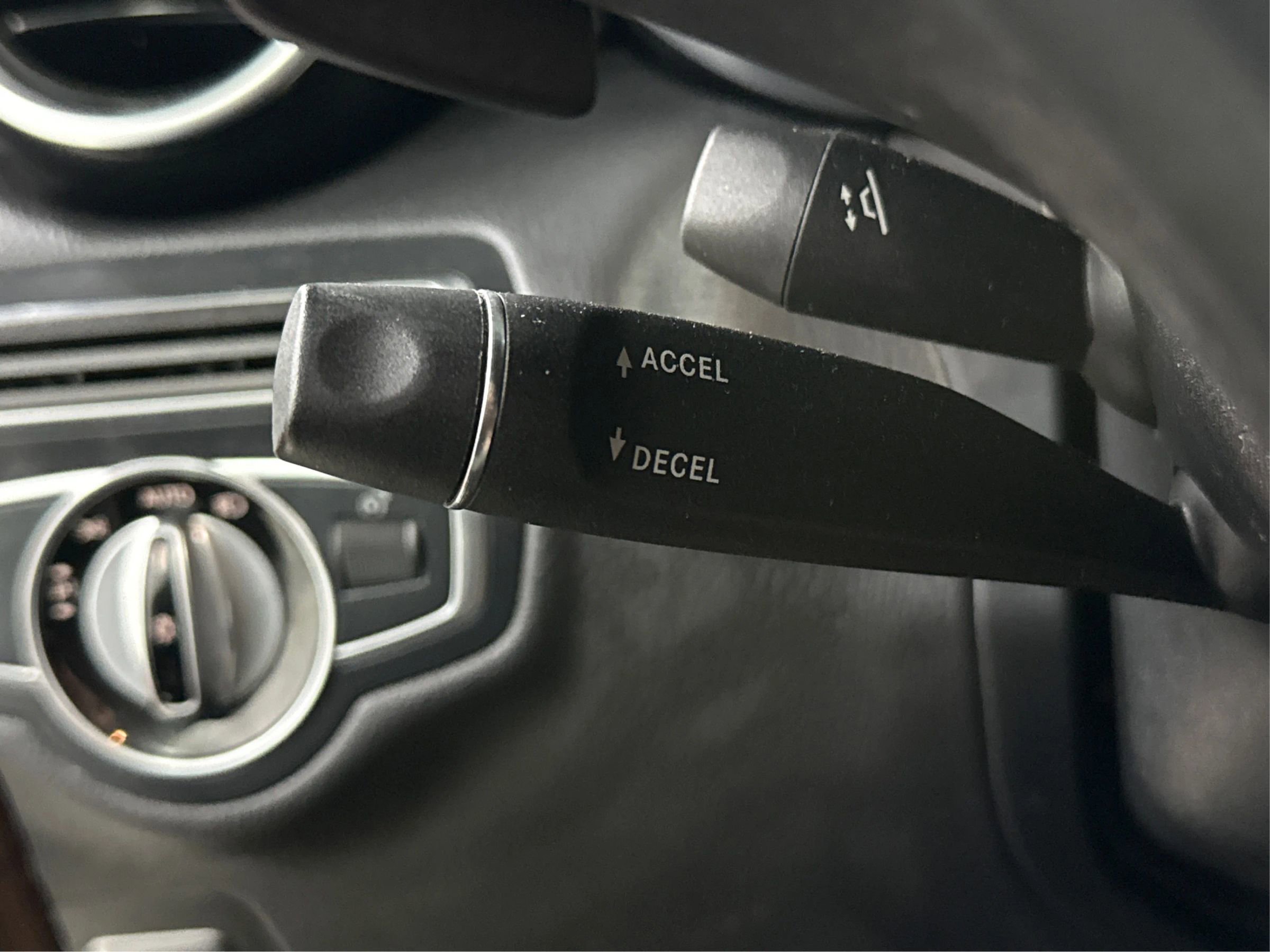 Used 2016 Mercedes-Benz C 300 4MATIC Sedan image 31