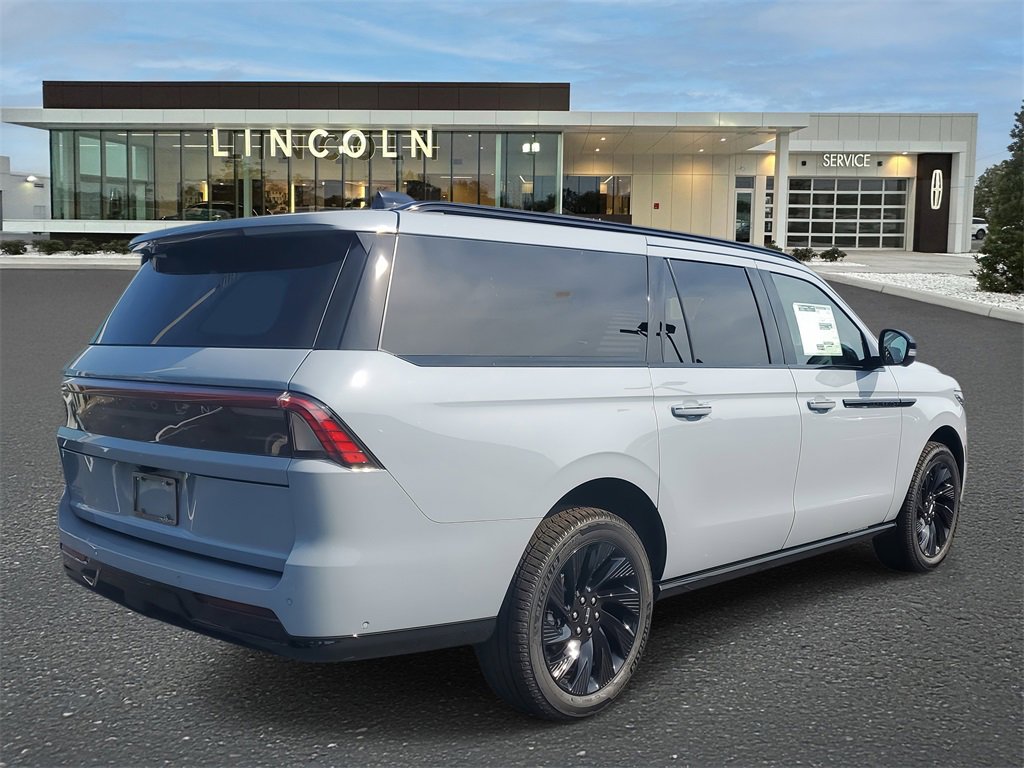 New 2025 Lincoln Navigator L Reserve w/ Jet Appearance Package image 4