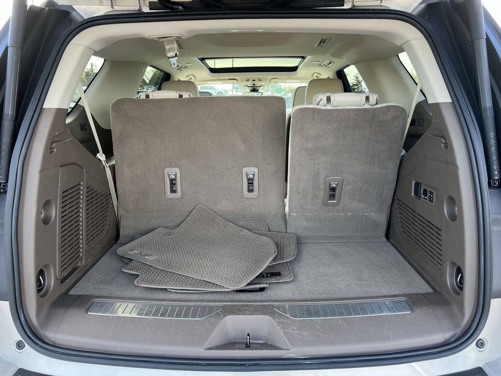 Used 2021 GMC Yukon Denali w/ Denali Premium Package image 35