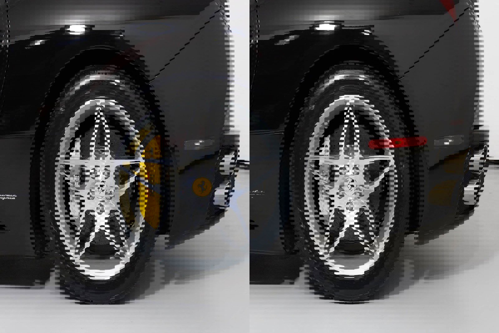 Used 2011 Ferrari California image 22