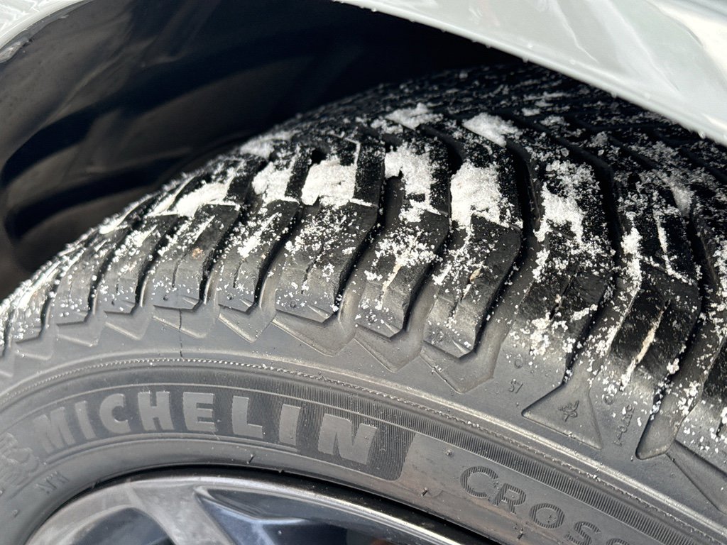 Used 2019 Dodge Challenger SXT w/ Blacktop Package image 9