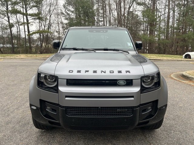Used 2023 Land Rover Defender 110 X-Dynamic SE image 3