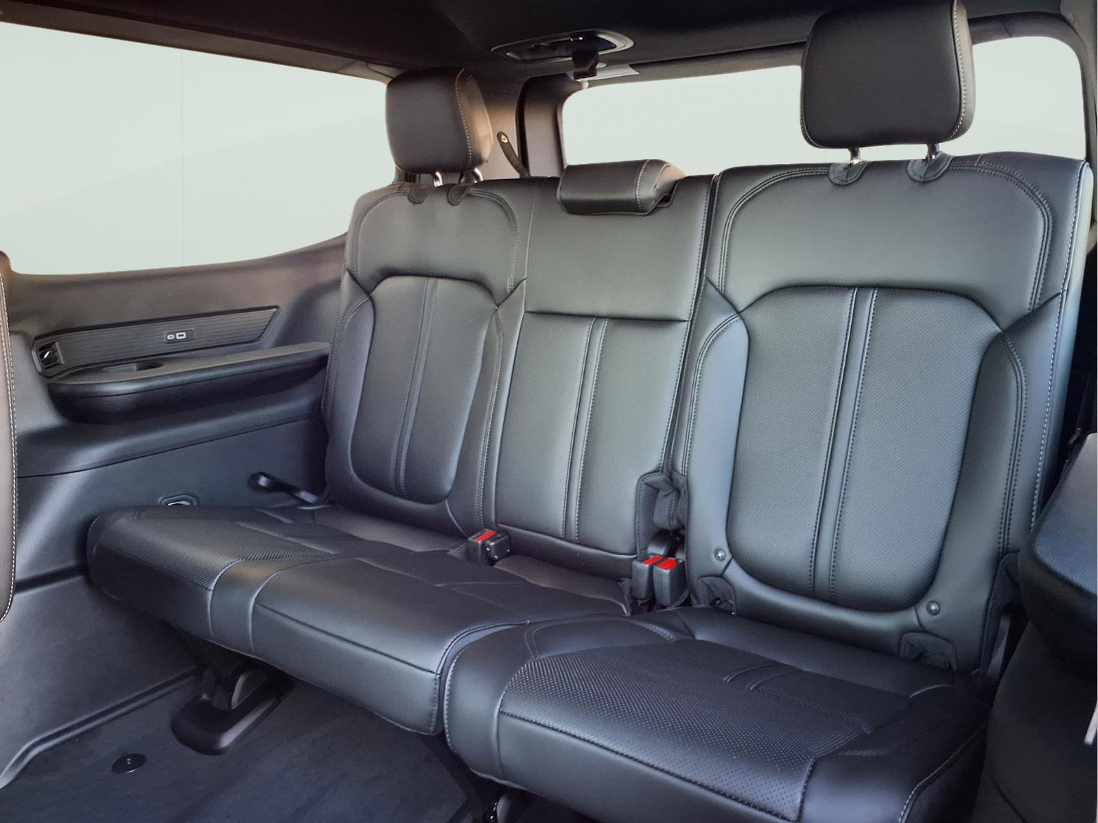 New 2026 Jeep Grand Wagoneer 2WD image 9