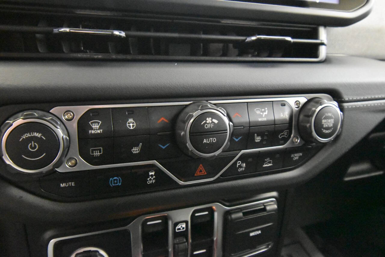 Used 2025 Jeep Wrangler Unlimited Sahara w/ Safety Group image 20