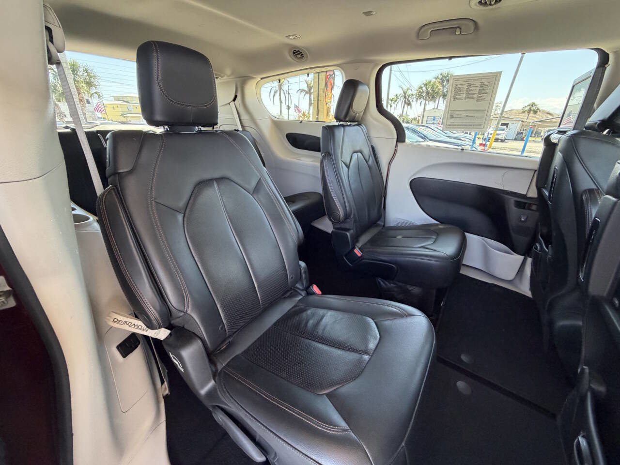 Used 2017 Chrysler Pacifica Touring-L Plus FWD image 14