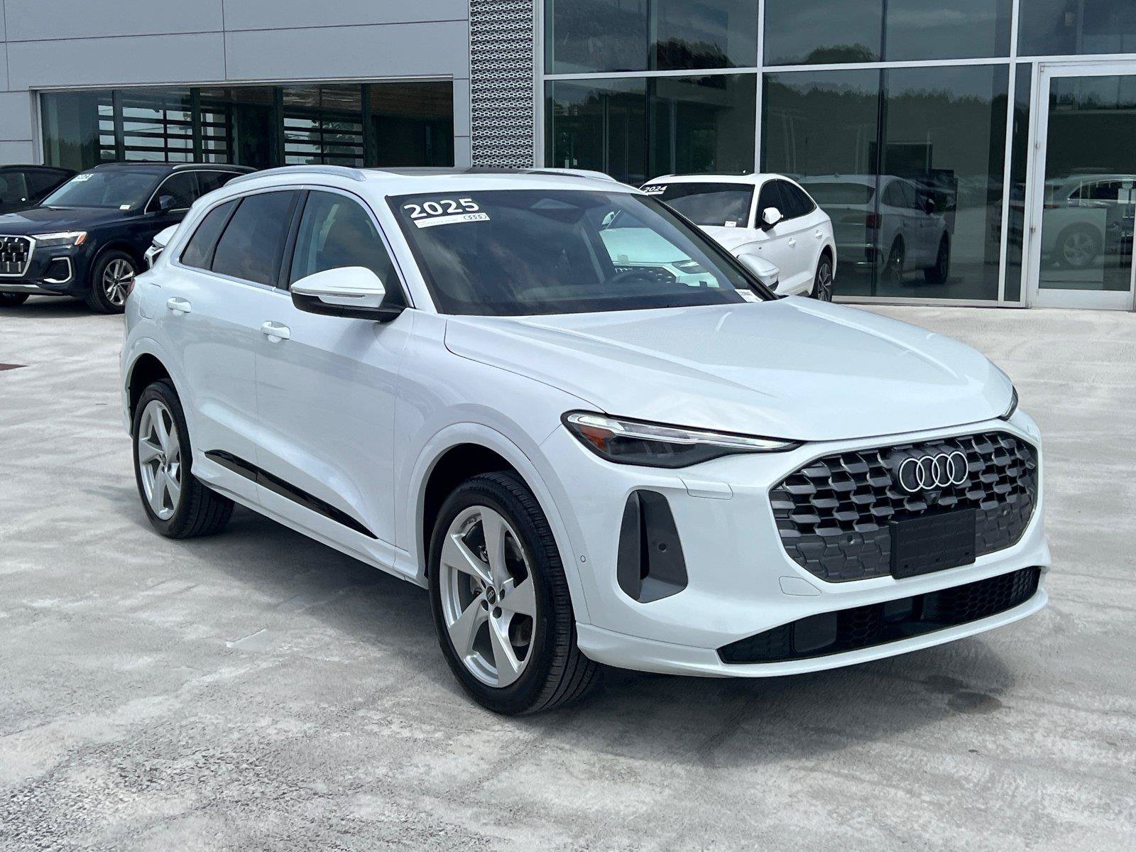 Certified 2025 Audi Q5 Premium w/ Premium Plus AWD/4WD image 3