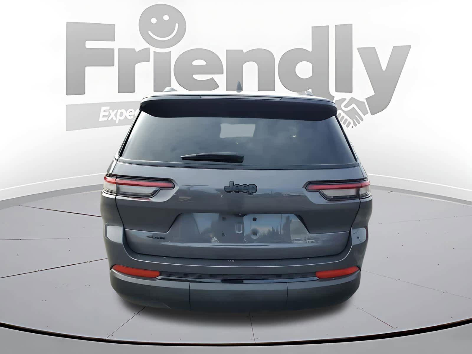 Used 2023 Jeep Grand Cherokee L Laredo image 4