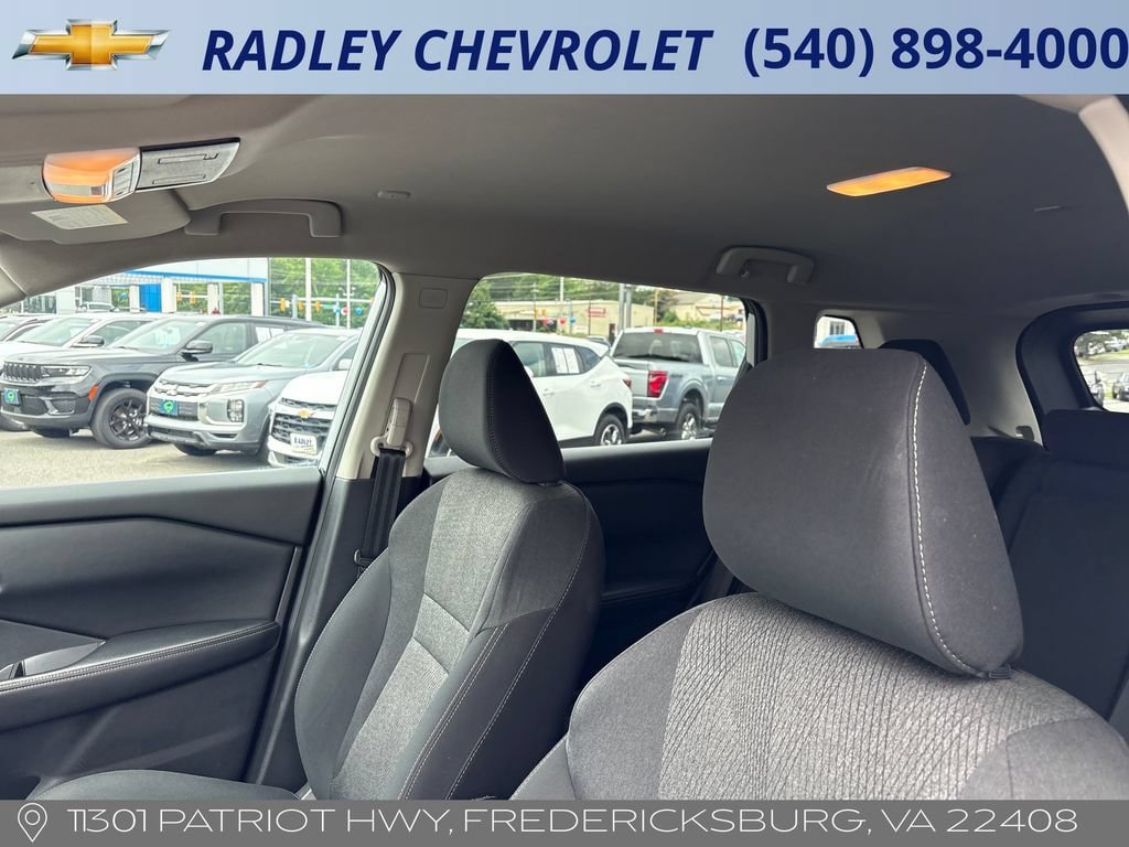 Used 2024 Nissan Rogue SV AWD/4WD image 3