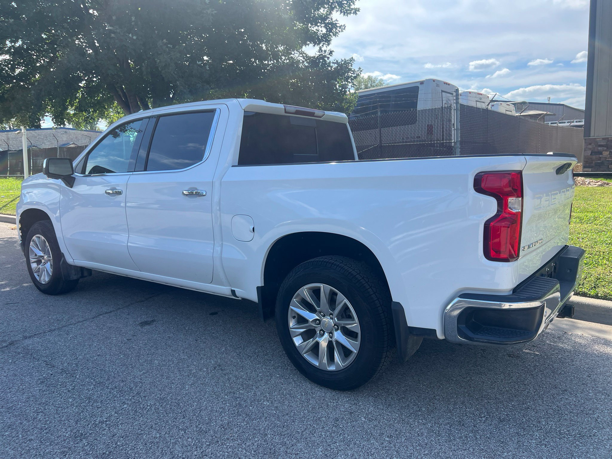 Used 2021 Chevrolet Silverado 1500 LTZ AWD/4WD image 7