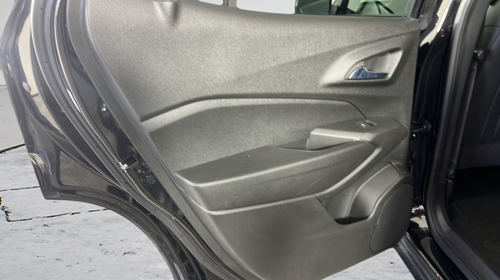 Used 2024 Chevrolet Trax RS w/ Sunroof Package FWD image 19