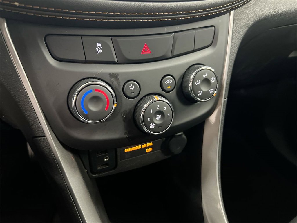Used 2022 Chevrolet Trax LT w/ LT Convenience Package image 15