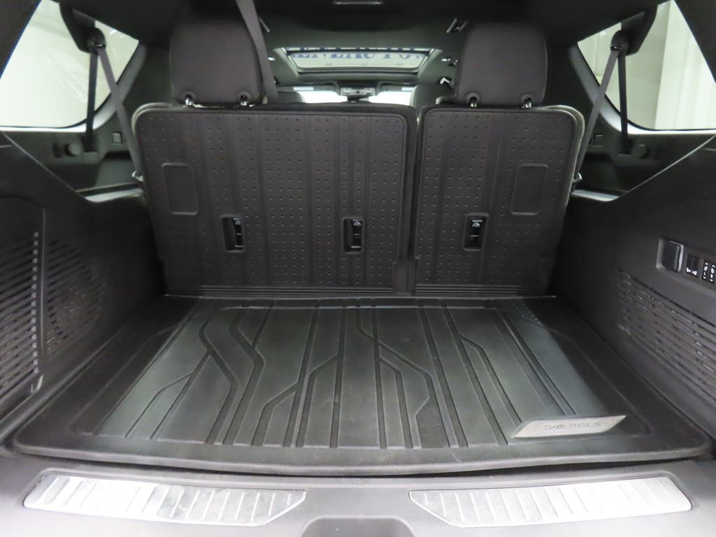 Used 2024 Chevrolet Suburban RST w/ Luxury Package image 41