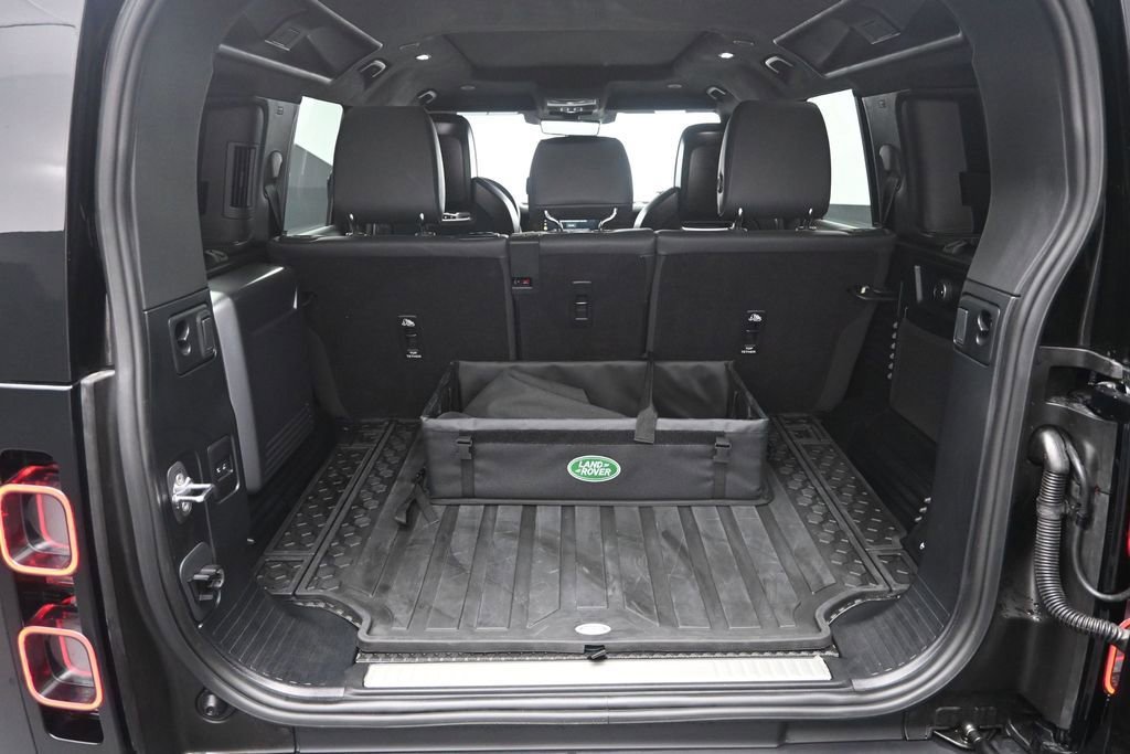 Used 2025 Land Rover Defender 110 AWD/4WD image 35