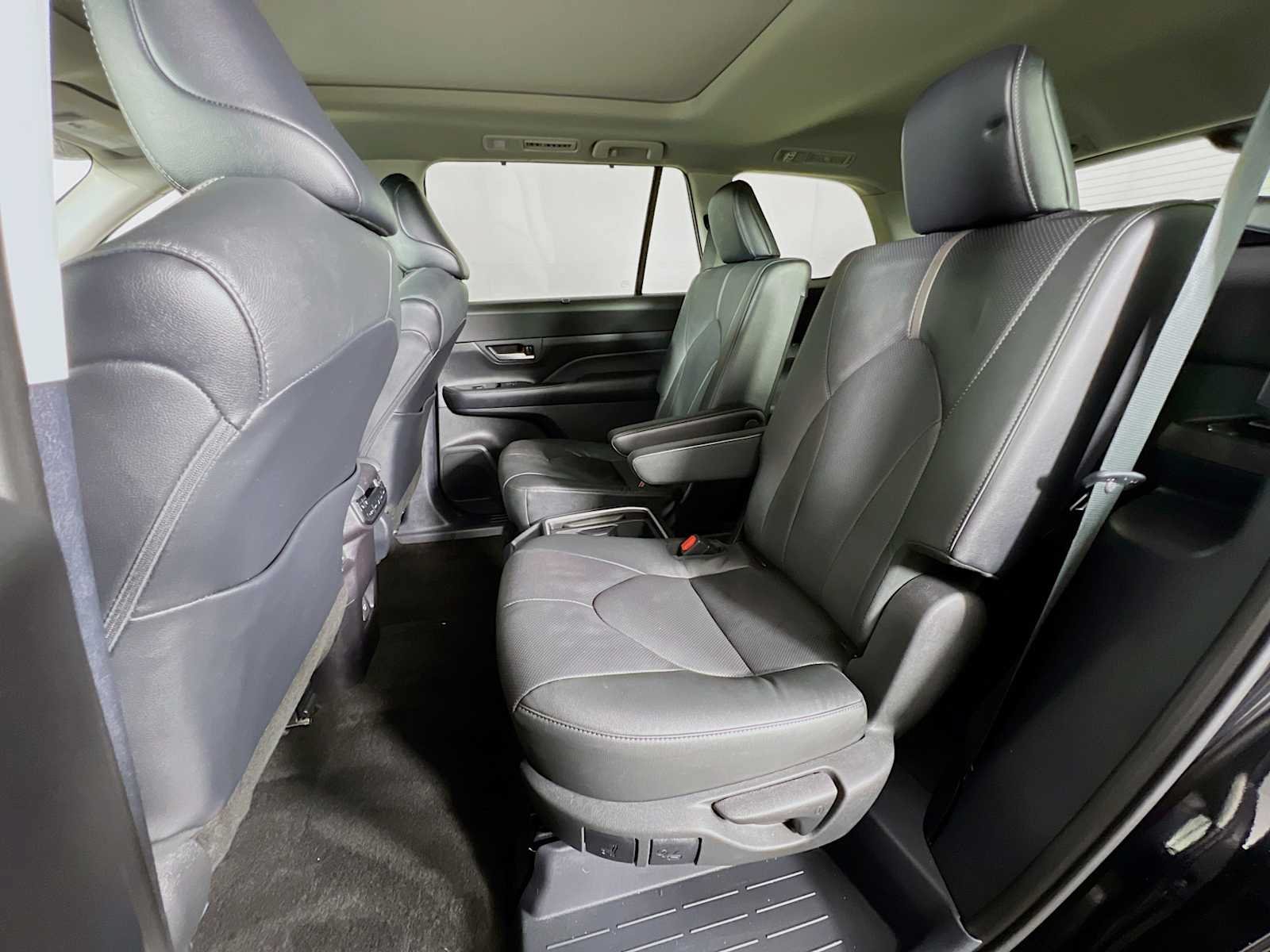 Used 2024 Toyota Grand Highlander AWD image 25