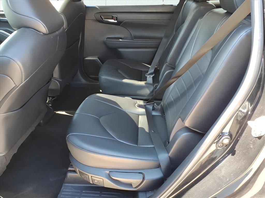 Used 2023 Toyota Highlander XLE image 13